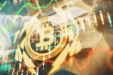 Kripto para birimi hologramı, Bitcoin, ellerin üstünde ico teması not tutuyor. Engelleme zinciri kavramı. Çoklu pozlama