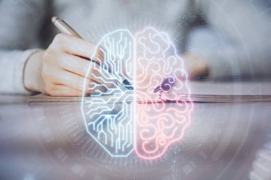 Kadınların arka plana beyin hud 'u ile el yazıları yazarken çift pozlama. Öğrenme kavramı.