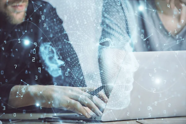 Beyin temalı hologramı olan bilgisayar geçmişi olan bir iş adamı. Beyin fırtınası kavramı. Çoklu pozlama.