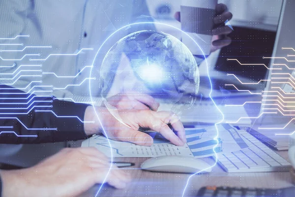 Hombre con antecedentes informáticos con holograma de tema cerebral. Concepto de tormenta de ideas. Doble exposición. —  Fotos de Stock