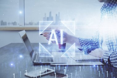 Teknoloji temalı dizüstü bilgisayarla çalışan bir iş adamı. Büyük veri kavramı. Çift pozlama.