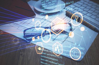 Masa arkasında gözlük olan veri teknolojisi hologramı. Teknoloji kavramı. Çift pozlama.