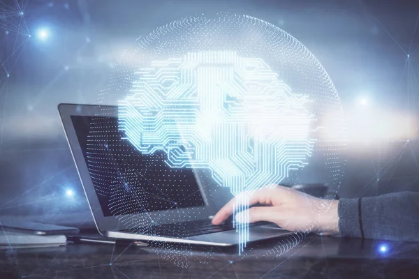 Hombre escribiendo en el fondo del teclado con holograma cerebral. Concepto de big data. Doble exposición. —  Fotos de Stock