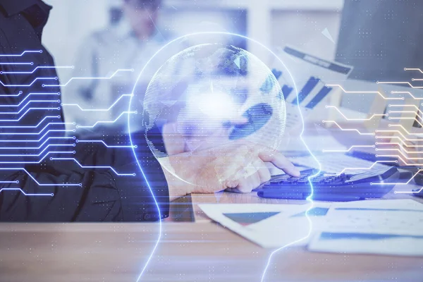 Man met computer achtergrond met hersenthema hologram. Concept van brainstorm. Dubbele blootstelling. — Stockfoto