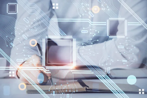 Teknoloji simgeleriyle beyaz gömlekli adam.