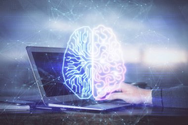 Adam klavyede beyin hologramıyla yazı yazıyor. Büyük Data kavramı. Çift pozlama.