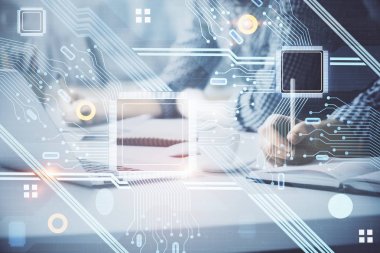 Teknoloji temalı hologramı olan bilgisayar geçmişi olan bir iş adamı. Yüksek teknoloji kavramı. Çoklu pozlama.