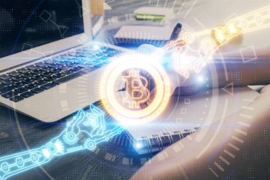 Kripto para birimi hologramı, notlar alan ellerin üzerinde arka plan. Blockchain kavramı. Çoklu pozlama
