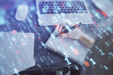 Veri çözeltisi hologramı ile arka plan üzerine yazılan ellere çoklu maruz kalma. Teknoloji konsepti.