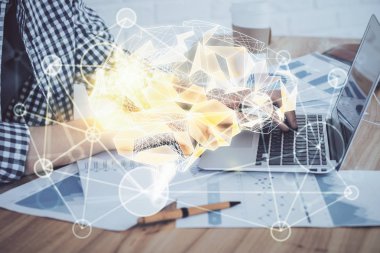 Adam klavyede beyin hologramıyla yazı yazıyor. Büyük Data kavramı. Çift pozlama.