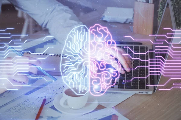 Podnikatel s počítačovým zázemím s mozkovým hologramem. Koncept mozkového kmene. Multi expozice. — Stock fotografie