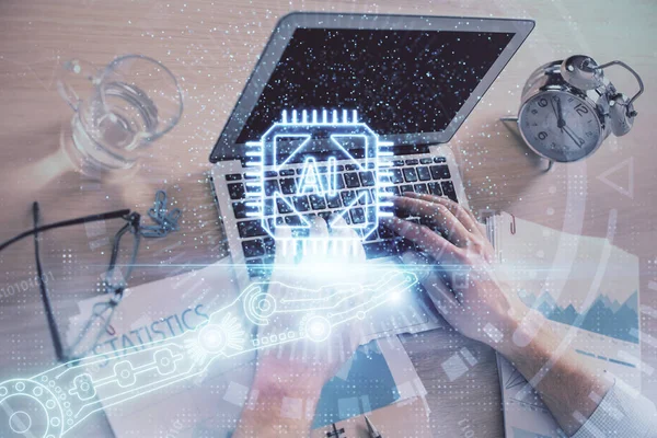 テクノロジーをテーマにしたホログラムを持つコンピュータ背景を持つビジネスマン。ビッグデータの概念。二重露光. — ストック写真