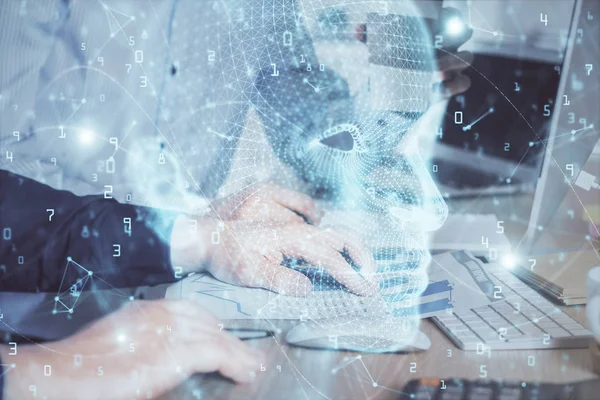 Homem com experiência em informática com holograma de tema cerebral. Conceito de brainstorm. Dupla exposição. — Fotografia de Stock