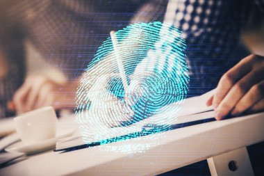 Parmak izi taraması, ileri teknoloji ile güvenlik ve şifre kontrolünün geleceği konsepti olan biyometrik tanımlama ile güvenli erişim sağlar. Çift pozlama.