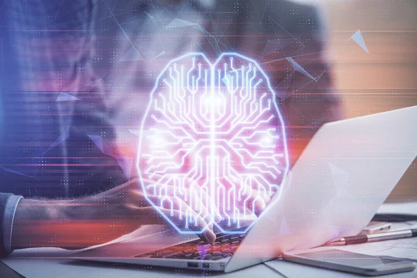 Ember gépel a billentyűzeten, agyi hologrammal. A nagy adathalmazok fogalma. — Stock Fotó
