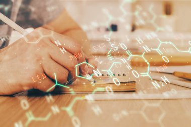 Matematiksel ve bilimsel formülleri olan öğrenci ya da öğretmen. Eğitim kavramları.