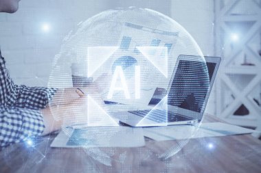 Teknoloji temalı çizimlerle çalışan bir adam. Büyük veri kavramı. Çoklu pozlama.