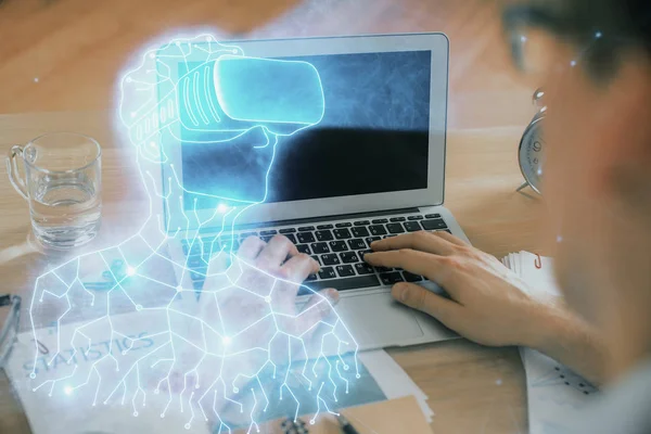 AR hologram s mužem pracujícím na počítači na pozadí. Rozšířený koncept reality. Dvojitá expozice. — Stock fotografie