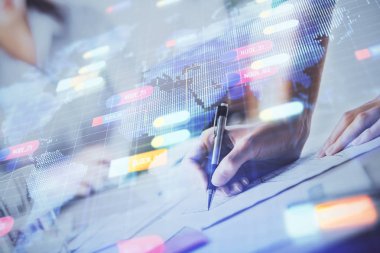 Veri teknolojisi hud 'u ile arka planda bir kadının el yazısı iki kez gösteriliyor. Büyük veri kavramı.