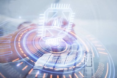 Bilgisayar geçmişi üzerinde çalışan bir adamla çok sayıda teknolojik çizime maruz kalmış. Yenilik kavramı.