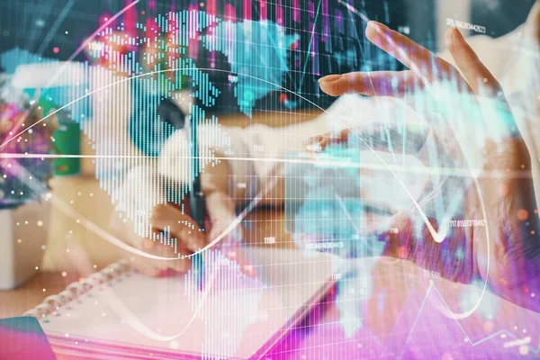 Uluslararası iş kadın ellerini arka plan yazma üzerinde HUD. Zor iş kavramı. Çift Pozlama