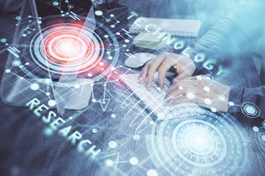 Bilgisayar arkaplanı üzerinde çalışan elleri olan iki kez teknolojik çizimlere maruz kalmış. Yenilik kavramı.