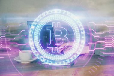 Kripto para tema hologramı arka planda bilgisayar üzerinde çalışan işadamı ile. Blockchain kavramı. Çift pozlama.