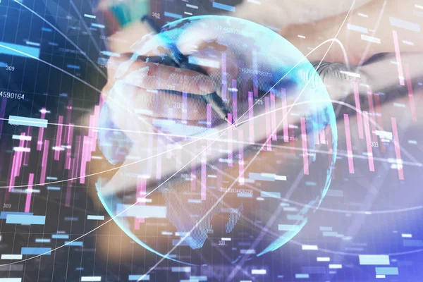 Økonomisk forx-diagram som vises på hender som tar notater i bakgrunnen. Forskningsbegrep. Dobbel eksponering – stockfoto