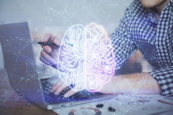 Hombre escribiendo en el fondo del teclado con holograma cerebral. Concepto de big data. — Foto de Stock