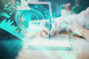 Uluslararası iş hologramı kadın elleri üzerinde notlar arka plan alarak. Başarı kavramı. Çift pozlama