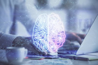 Adam klavyede beyin hologramıyla yazı yazıyor. Büyük Veri Kavramı.