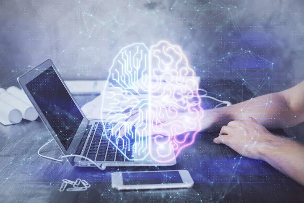 Mann tippt auf Tastatur-Hintergrund mit Gehirn-Hologramm. Konzept von Big Data. — Stockfoto