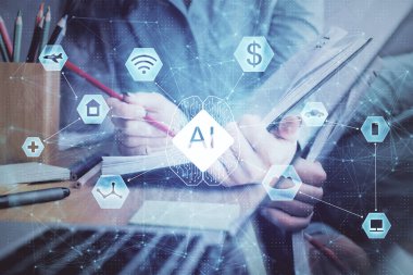 Veri teknolojisi hologramıyla arka planda el yazısının iki katına çıkarılması. Büyük veri kavramı.