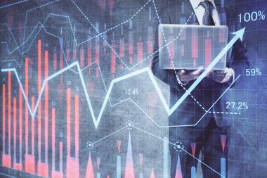 Arka planda dizüstü bilgisayar üzerinde çalışan işadamı ile Forex grafiği. Sert çalışma kavramı. Çoklu pozlama.