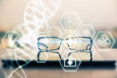 Masa arkasında gözlük olan DNA çizimi. Biyomühendislik kavramı. Çift pozlama.