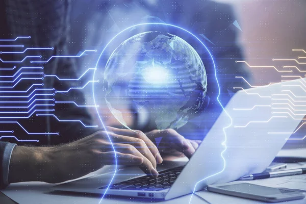 Hombre escribiendo en el fondo del teclado con holograma cerebral. Concepto de big data. —  Fotos de Stock