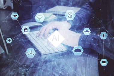 Bilgisayar geçmişi üzerinde çalışan bir adamla teknolojinin hologramına çifte maruz kalma. Büyük veri kavramı.