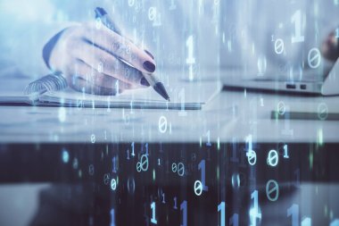 Veri teknolojisi hologramıyla arka planda kadının yazı eline birden fazla kez maruz kalmış. Yenilik kavramı.