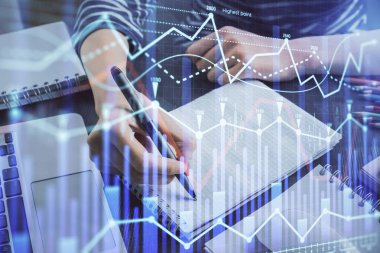 Finansal grafik el notları arka plan alarak üzerinde çizilmiş. Araştırma kavramı. Çift Pozlama