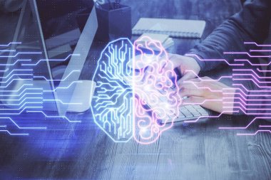 Adam klavyede beyin hologramıyla yazı yazıyor. Büyük Data kavramı. Çift pozlama.