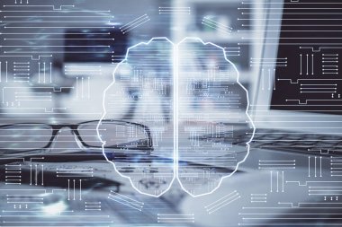 Masa arkasında gözlük olan beyin çizimleri. Çift pozlama.