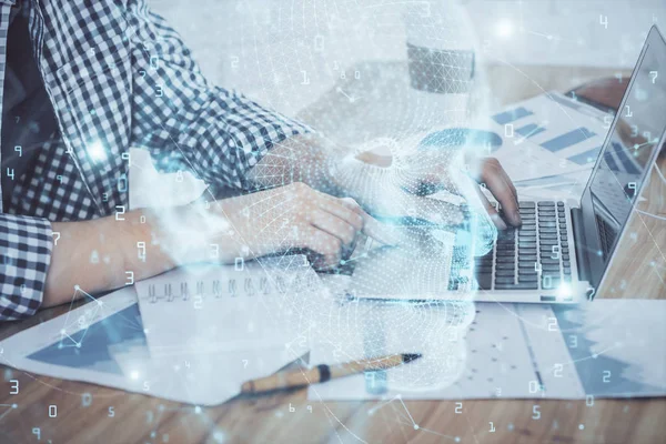 Hombre escribiendo en el fondo del teclado con holograma cerebral. Concepto de big data. Doble exposición. — Foto de Stock