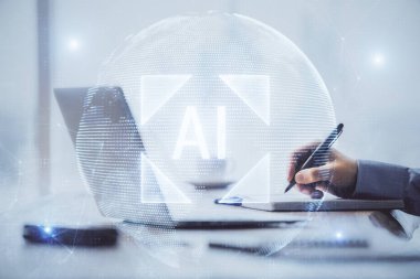 Teknoloji temalı hologramı olan bilgisayar geçmişi olan bir iş adamı. Yüksek teknoloji kavramı. Çoklu pozlama.