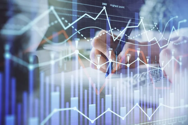 Gráfico de divisas financieras que se muestran en las manos tomando notas de fondo. Concepto de investigación. Exposición múltiple —  Fotos de Stock