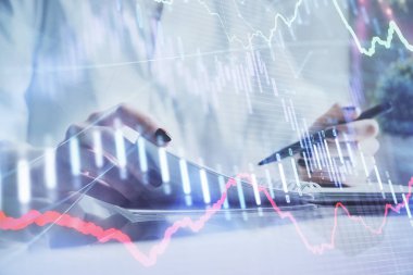 Finansal grafik el notları arka plan alarak üzerinde çizilmiş. Araştırma kavramı. Çoklu pozlama