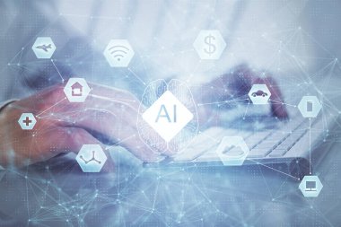 Bilgisayar geçmişi üzerinde çalışan bir adamla çok sayıda teknolojik çizime maruz kalmış. Yenilik kavramı.