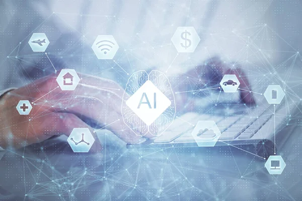 Bilgisayar geçmişi üzerinde çalışan bir adamla çok sayıda teknolojik çizime maruz kalmış. Yenilik kavramı.