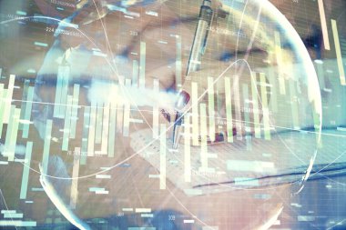 Eller üzerinde uluslararası iş hologram notları arka plan alarak. Başarı kavramı. Çoklu pozlama