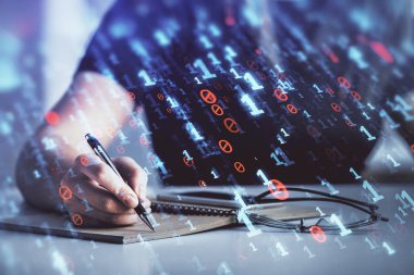 Arka plana veri teknolojisi hud 'u ile el yazısı yazan kadınların çoklu pozları. Yenilik kavramı.