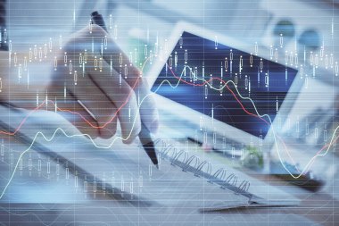 Finansal Forex grafiği el notları arka plan alarak çizilmiş. Araştırma kavramı. Çoklu pozlama